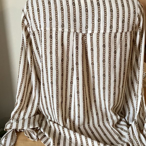 Host Pick! 🎉 Micheal Kors Cream Chain Link Blouse with Knotted Sleeves - Picture 3 of 4